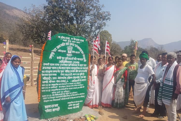 सरायकेला में आदिवासियों ने फूंका जंगल बचाने का बिगुल, आग और कटाई के खिलाफ कड़े नियम पारित