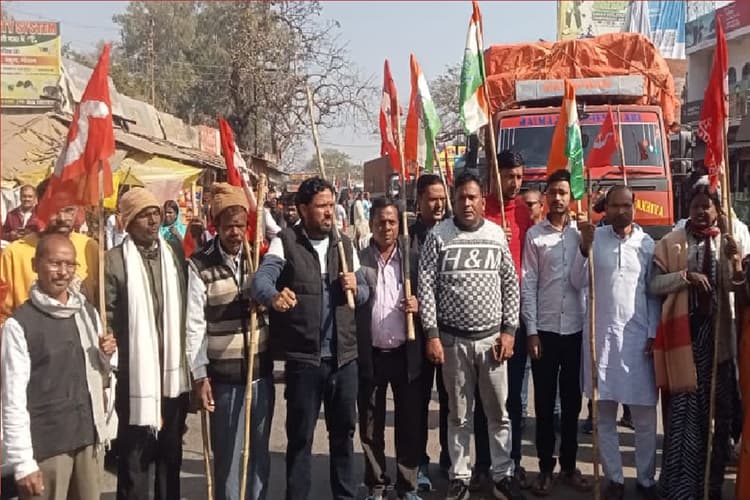 नए श्रम कानून के खिलाफ हड़ताल शुरू, कोलियरी-बैंक और ट्रांसपोर्टिंग बंद