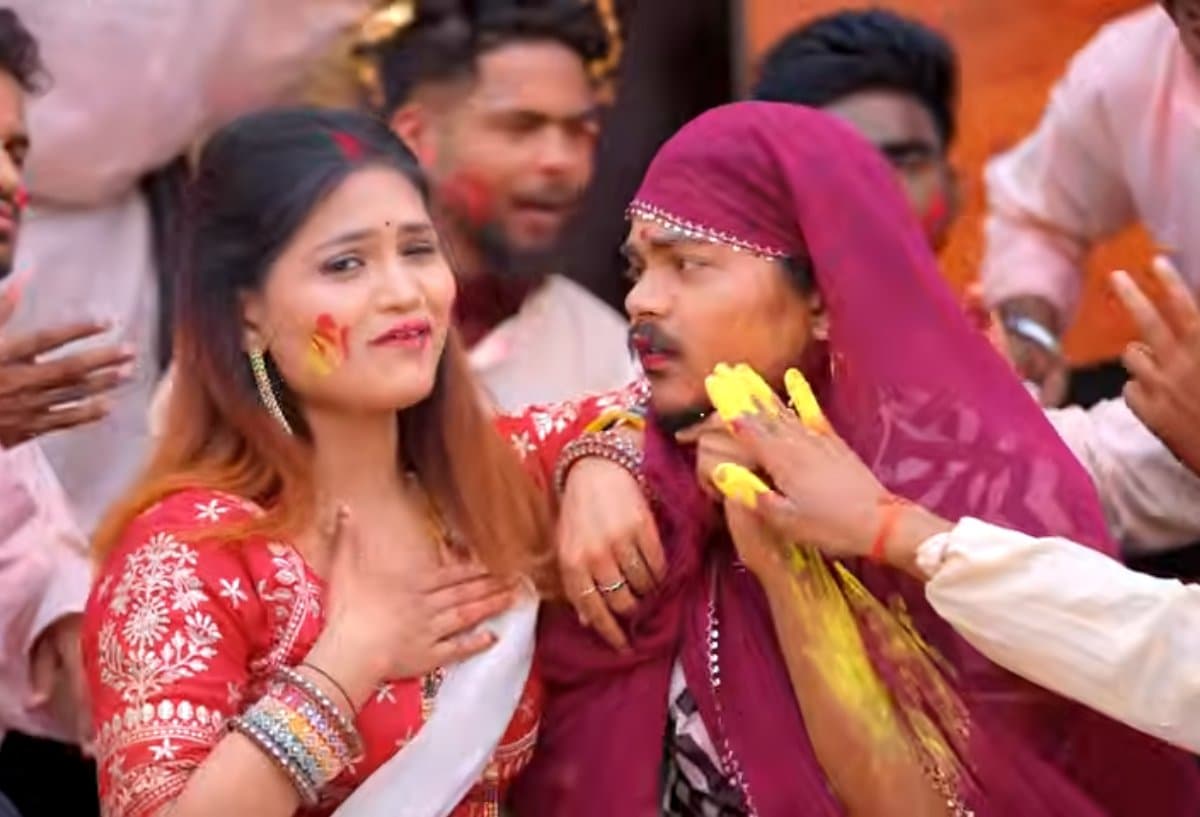 खुशी कक्कड़ का गाना ‘सलवारवा’ रिलीज, होली अंदाज में एक्ट्रेस मुस्कान ने बिखेरा जलवा