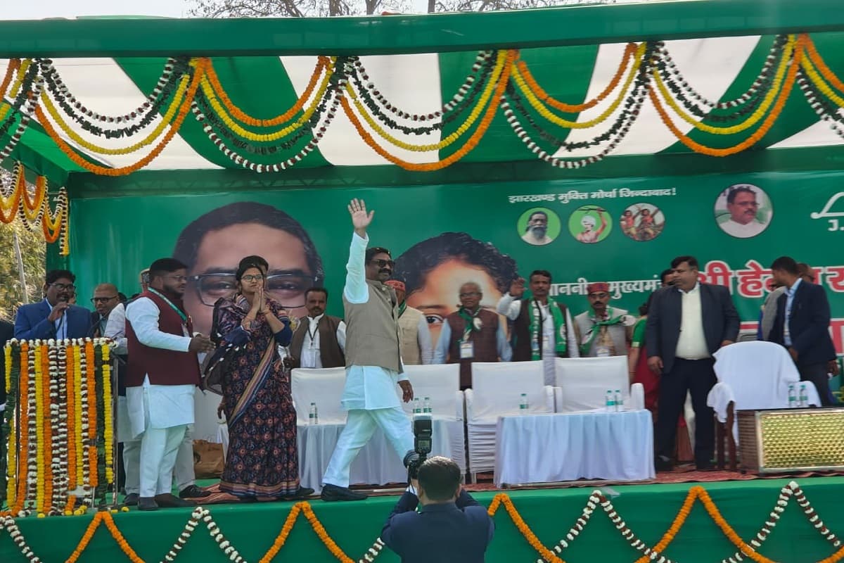 कोडरमा में केंद्र पर गरजे सीएम हेमंत सोरेन – बजट में झारखंड को ठेंगा दिखाया, हम दिखा दें तो?