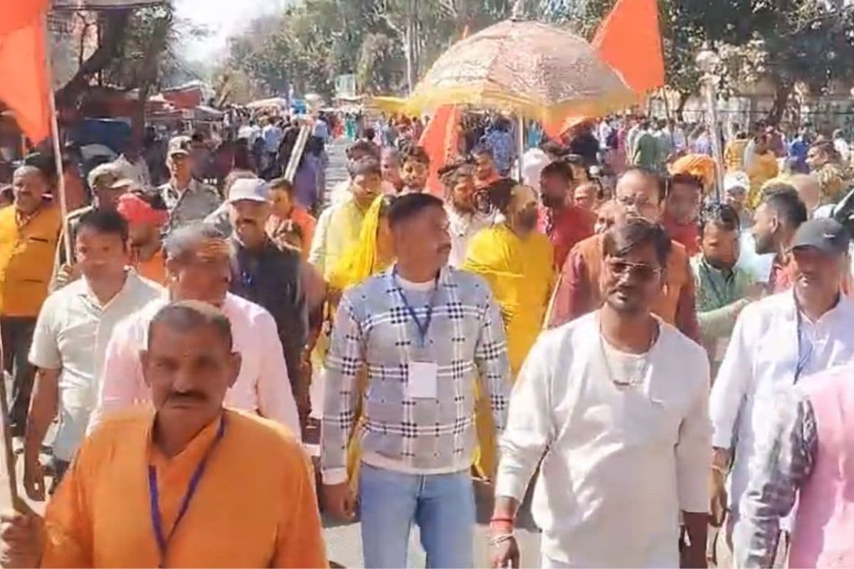 Koderma: महाशिवरात्रि पर 50000 से अधिक भक्तों ने किया जलाभिषेक, शिव बारात में उमड़े श्रद्धालु