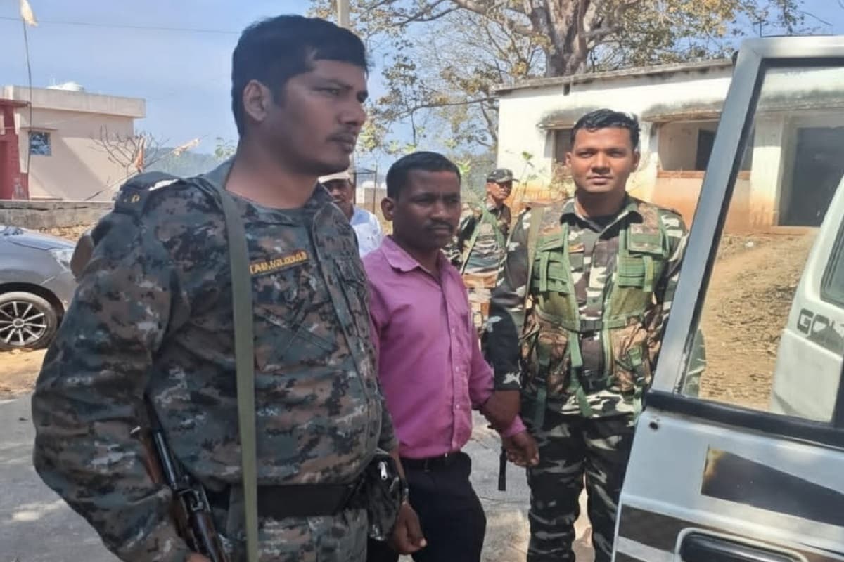 लातेहार में 7000 घूस लेते धरा गए अमीन साहेब, पलामू एसीबी टीम ने किया गिरफ्तार