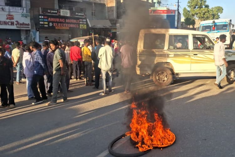 नगड़ी में ट्रैक्टर की चपेट में आने से महिला और 3 माह के दुधमुंहे बच्चे की मौत