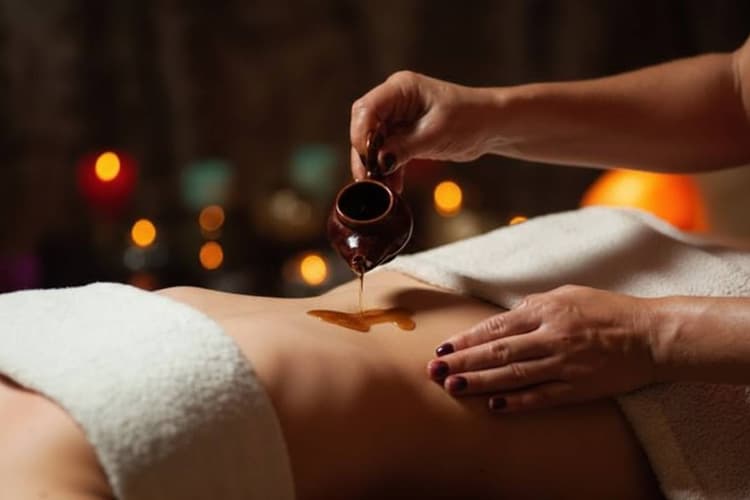 Navel Oiling Benefits: नाभि में तेल लगाने के फायदे - जानें कौन सा तेल है आपके लिए सबसे बेहतर?