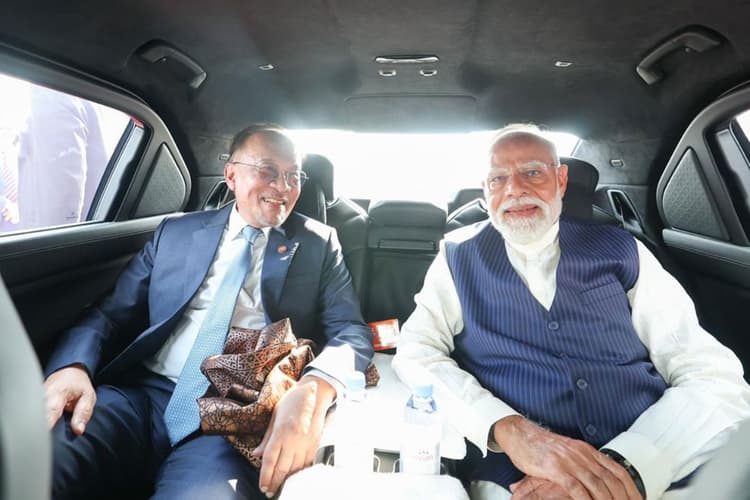 PM मोदी ने मलेशियाई पीएम अनवर के साथ शेयर की कार, भारतीय समुदाय से कहा- मैंने वादा पूरा किया