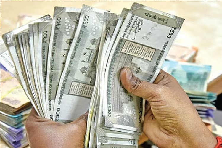 देवघर की रीता चौरसिया के पास अफरात पैसा, डॉ गौरव सबसे अमीर