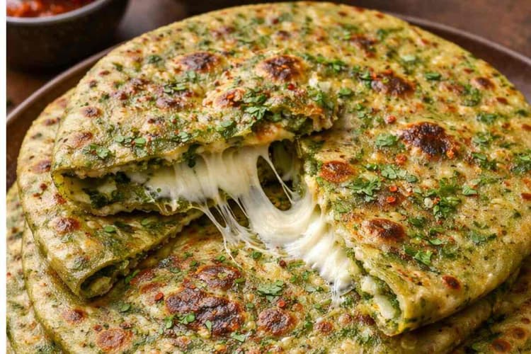 सर्दियों में ट्राई करें ये पालक चीज पराठा, सबको आएगा पसंद