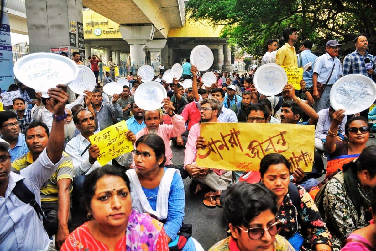 Para Teachers Protest in Kolkata West Bengal News Today