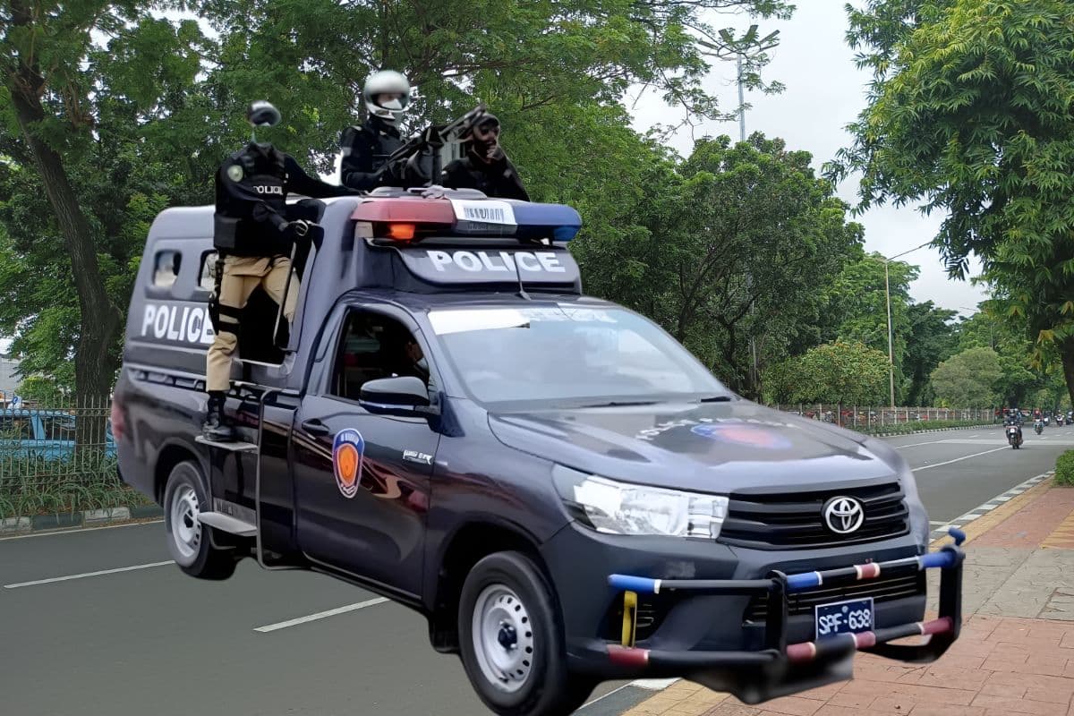 पुलिस की ‘ओये’ वाली गुंडागर्दी खत्म, अब ‘सर-मैडम’ कहेंगे; भारत के इस पड़ोसी देश में नियम लागू पुलिस की ‘ओये’ वाली गुंडागर्दी खत्म, अब ‘सर-मैडम’ कहेंगे; भारत के इस पड़ोसी देश में नियम लागू