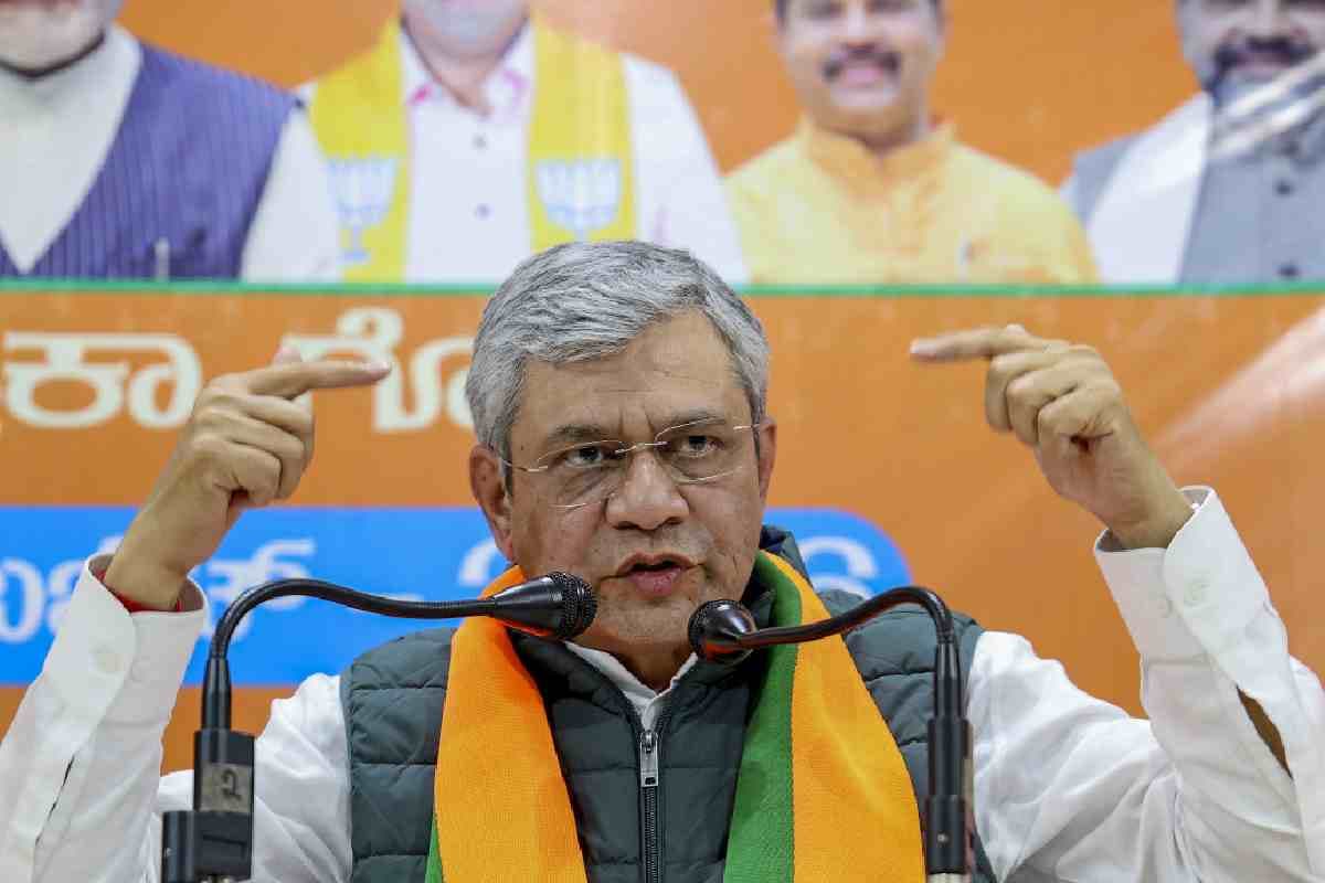 Indian Railways : बेंगलुरु-मुंबई प्रीमियम ट्रेन सेवा होगी शुरू, रेल मंत्री का ऐलान