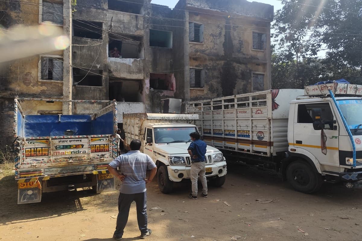 पतरातू में अतिक्रमण हटाओ अभियान पर लगा ब्रेक, विधायक के हस्तक्षेप हफ्ते भर की मोहलत