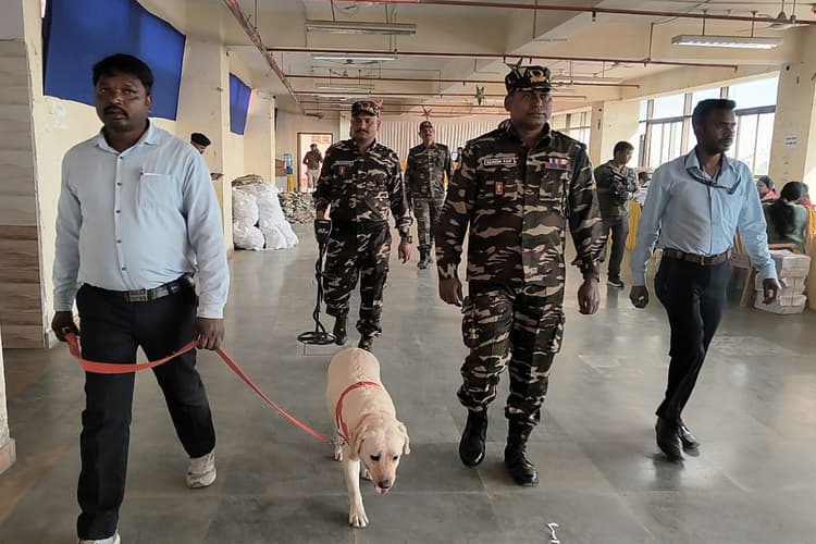 सिविल कोर्ट के बाद अब रांची समाहरणालय को बम से उड़ाने की धमकी, पुलिस छावनी बना डीसी ऑफिस