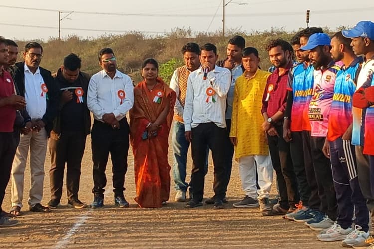 सरायकेला में क्रिकेट प्रतियोगिता, खिलाड़ियों को लक्ष्य निर्धारित कर खेलने की सलाह