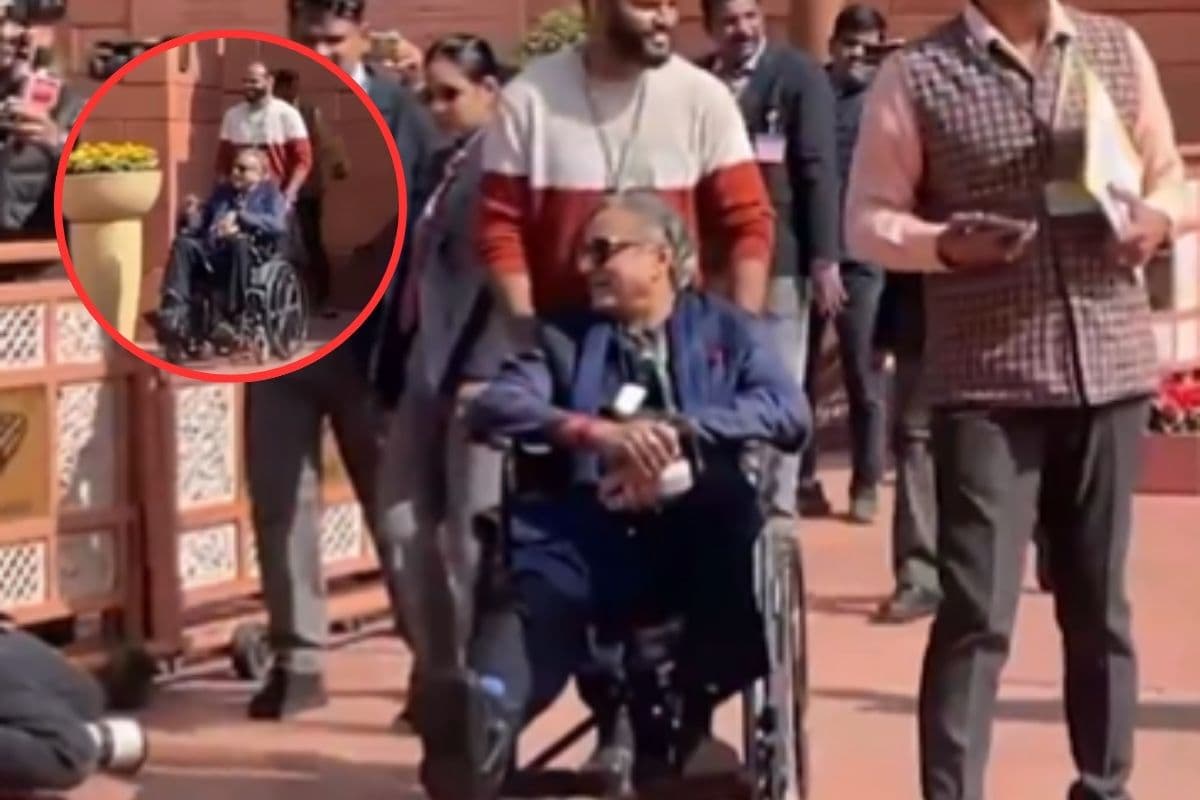 व्हील चेयर पर नजर आए सांसद शशि थरूर, देखें वीडियो