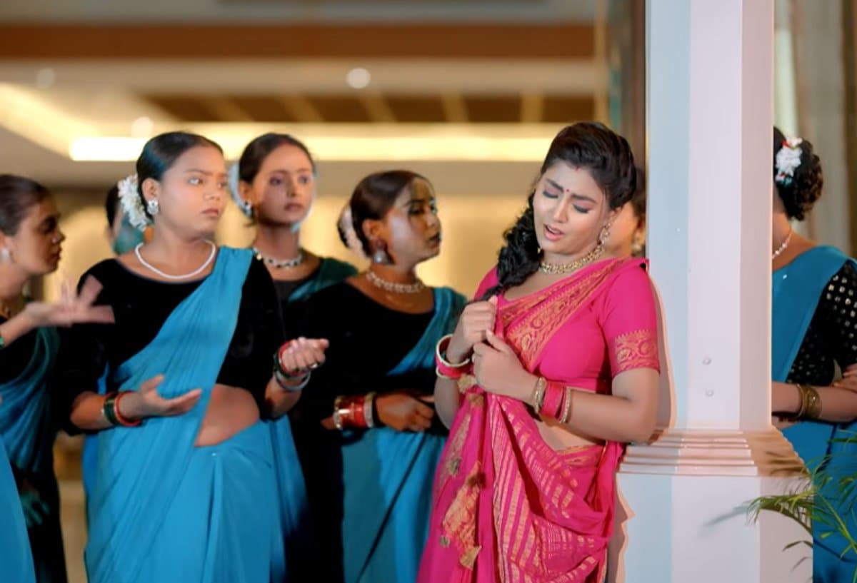 Shivani Singh New Bhojpuri Song: ‘सिंगार लागे फिका’ गाना हुआ वायरल, पति के यादों में खोई नजर आई माही श्रीवास्तव