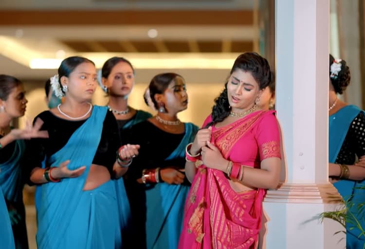 Shivani Singh New Bhojpuri Song: ‘सिंगार लागे फिका’ गाना हुआ वायरल, पति के यादों में खोई नजर आई माही श्रीवास्तव