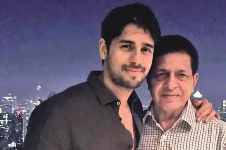 बॉलीवुड एक्टर सिद्धार्थ मल्होत्रा के पिता का निधन, परिवार पर टूटा दुखों का पहाड़