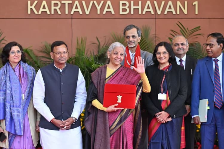 Union Budget 2026: किसके नाम है सबसे लंबे बजट भाषण का रिकॉर्ड? जानिए किसने किसका तोड़ा है रिकॉर्ड