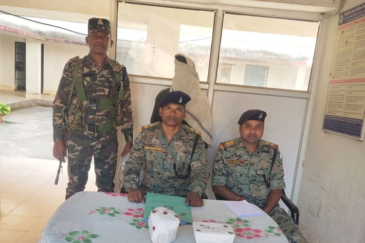 जंगल में मिले शव का हत्यारा धराया, खून लगा पत्थर भी बरामद, टेबो पुलिस ने एक दिन सुलझाया केस