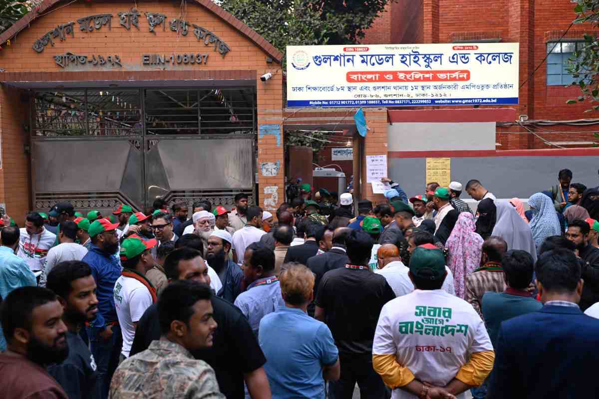 बांग्लादेश चुनाव : मतदान का दिन ईद जैसा, युवा वोटर उत्साहित