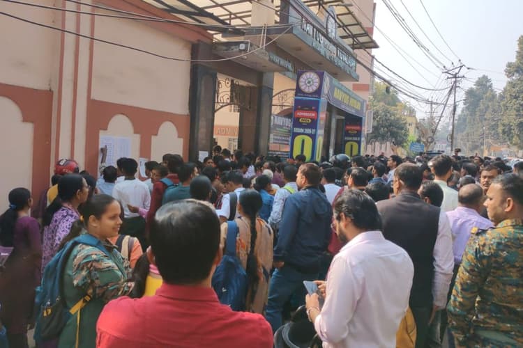 मैट्रिक का एग्जाम देने पहुंची छात्रा को सेंटर पर नहीं मिली एंट्री, तो ट्रेन के आगे कूद कर दी जान