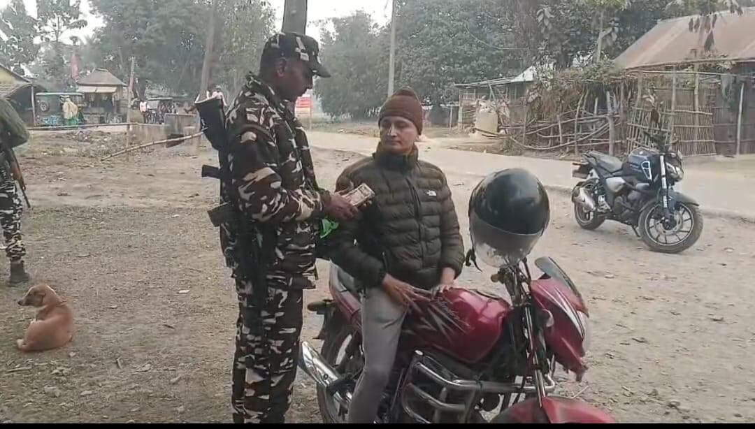 एक लाख भारतीय व छह हजार नेपाली रुपये के साथ एक गिरफ्तार