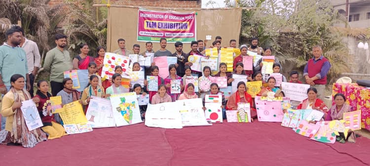 स्व-रचित टीचिंग लर्निंग मेटेरियल का हुआ प्रदर्शन