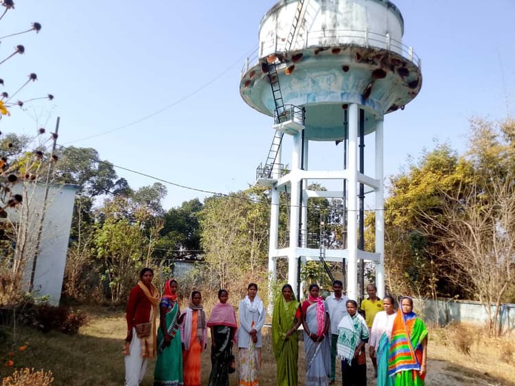 ट्रांसफॉर्मर खराब होने के कारण छह माह से बंद है जलापूर्ति