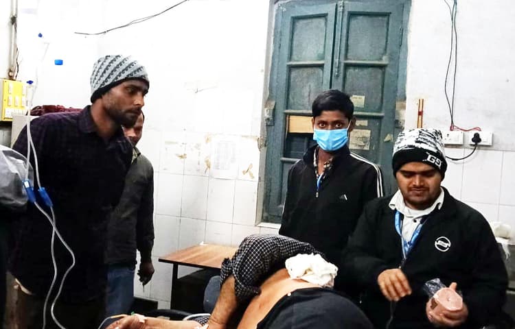 लघुशंका से मना किया तो चाचा को चाकू घोंपकर किया लहूलुहान