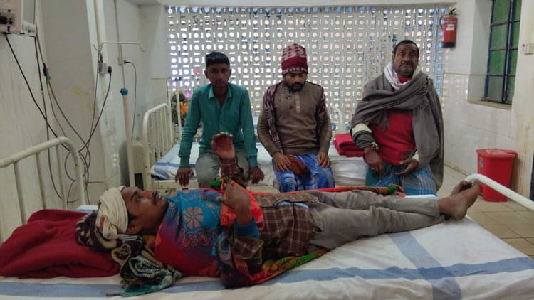 दो पक्षों के बीच मारपीट में आठ लोग जख्मी, रेफर