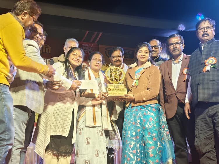 Giridih News :नाटक ईडिपस को प्रथम, सरल अंक को मिला द्वितीय पुरस्कार