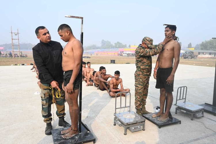 दूसरे दिन अग्निवीर टेक्निकल पद के लिए 10 जिलाें के अभ्यर्थियों ने लगायी दौड़