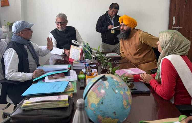 अल्पसंख्यक आयोग के उपाध्यक्ष ने किया विद्यालय का निरीक्षण