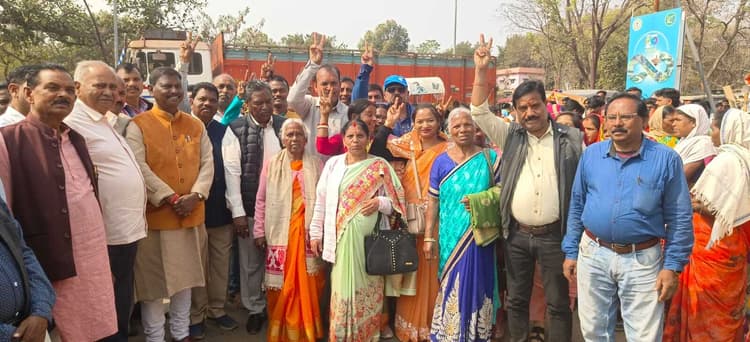 भाजपा समर्थित रानी सहित अध्यक्ष पद की तीन उम्मीदवारों ने भरा परचा