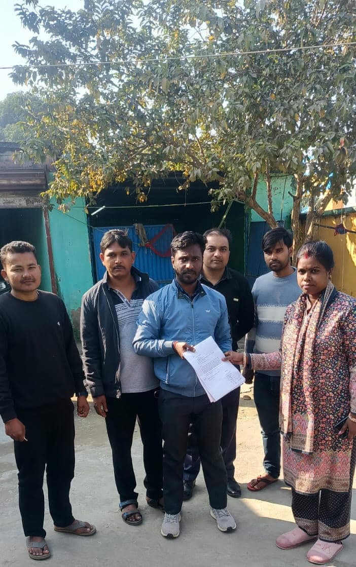 राजस्व कर्मचारी ने बीडीओ को सौंपा ज्ञापन