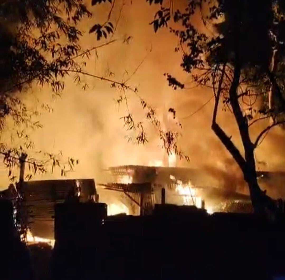 आग से चार घर जले, लाखों की क्षति