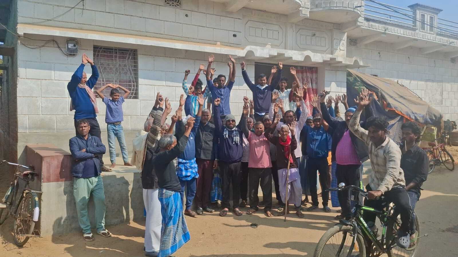 मौरा बालू घाट बंद कराने को लेकर आंदोलन की तैयारी में किसान