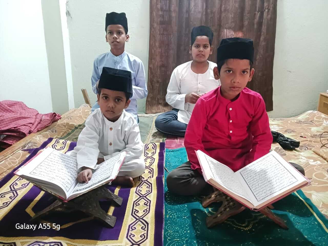 नमाज अदा कर मांगी अमन-चैन के दुआ