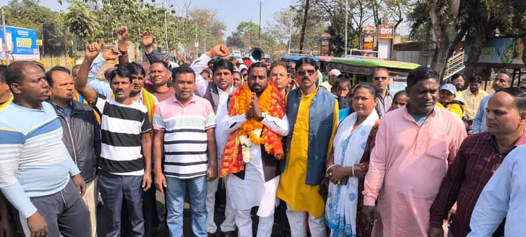 Giridih News :नगर निगम चुनाव : मेयर पद के लिए 13 एवं वार्ड पार्षद पद के लिए 81 अभ्यर्थियों ने किया नामांकन