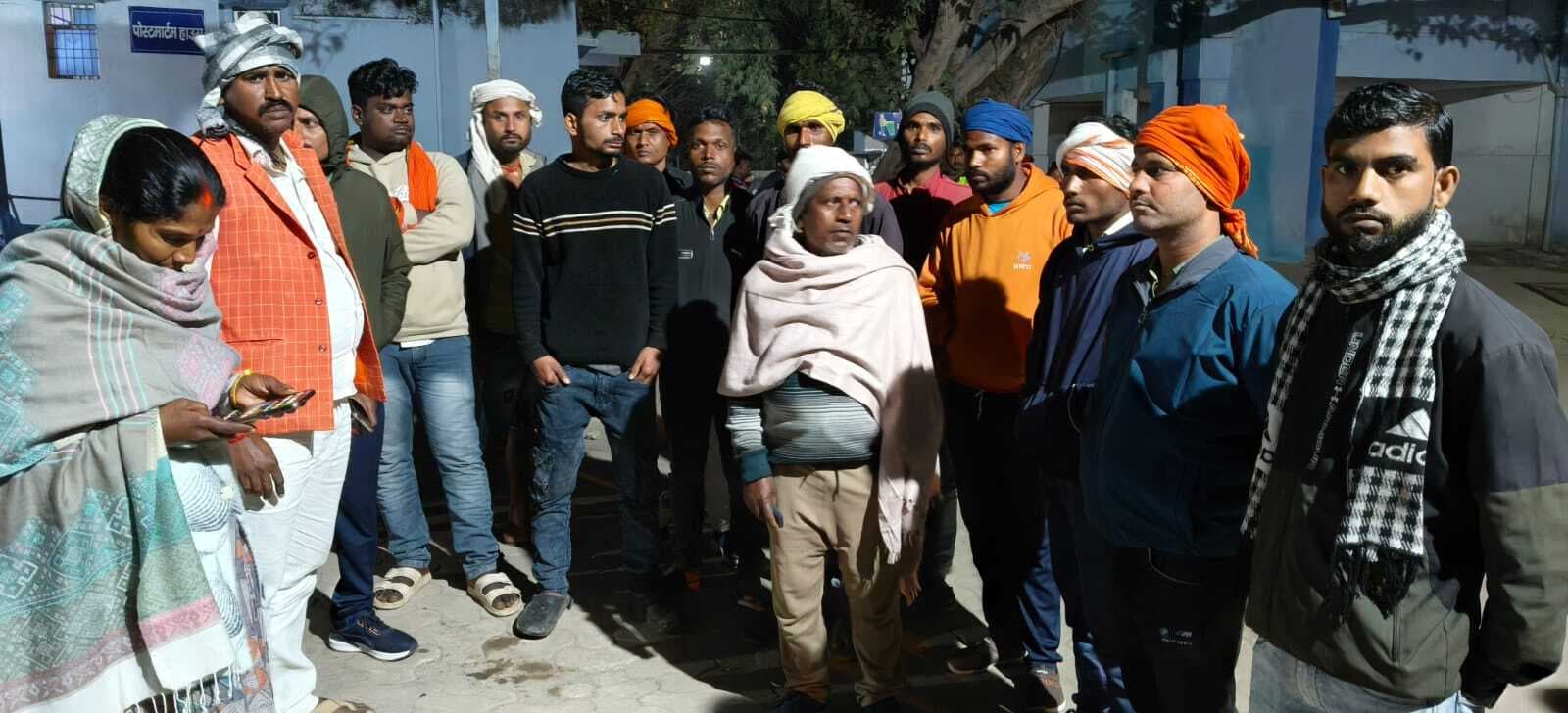 ओवरहेड बैरियर से टकराकर बैंडपार्टी सदस्य की मौत