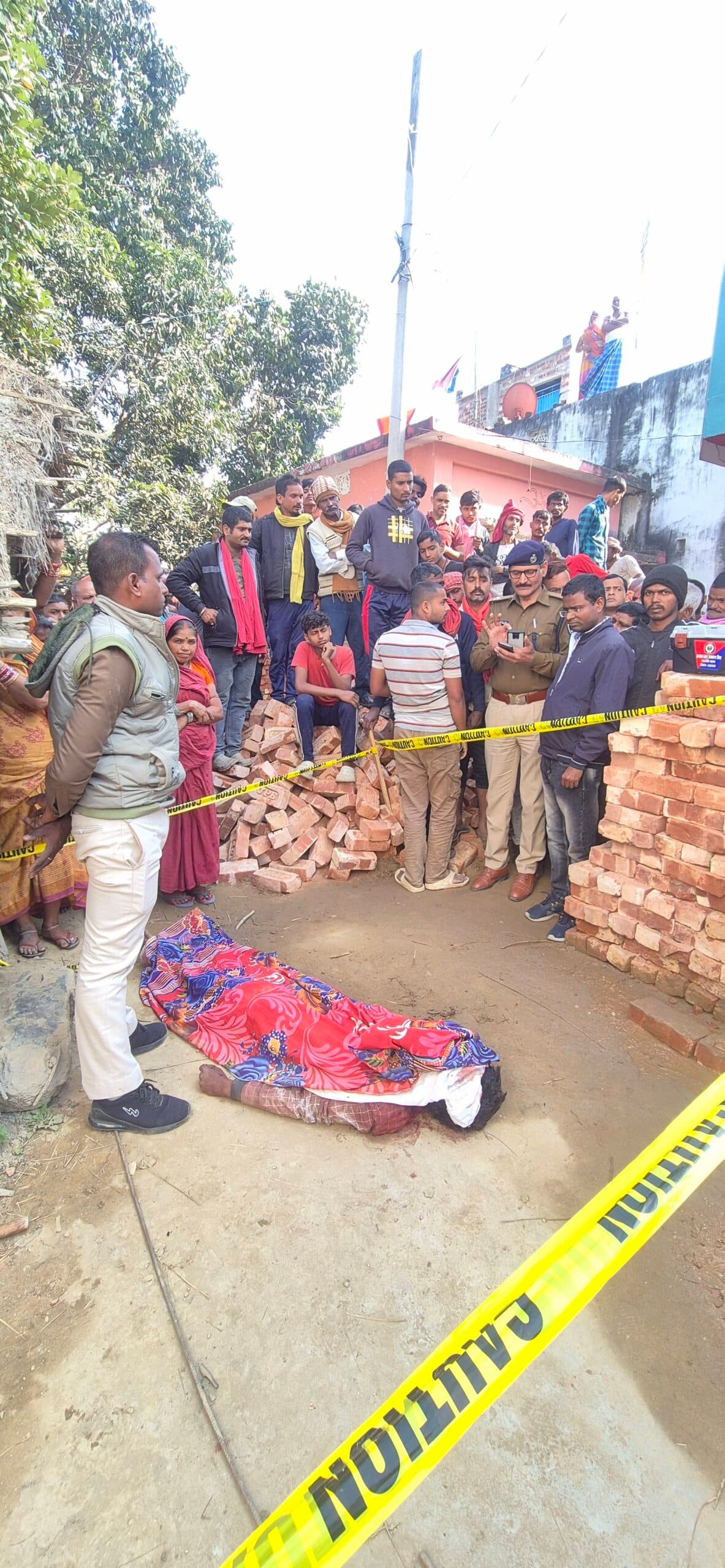 छड़ काटने के दौरान ग्राइंडर मशीन से गर्दन कटने से मिस्त्री की मौत