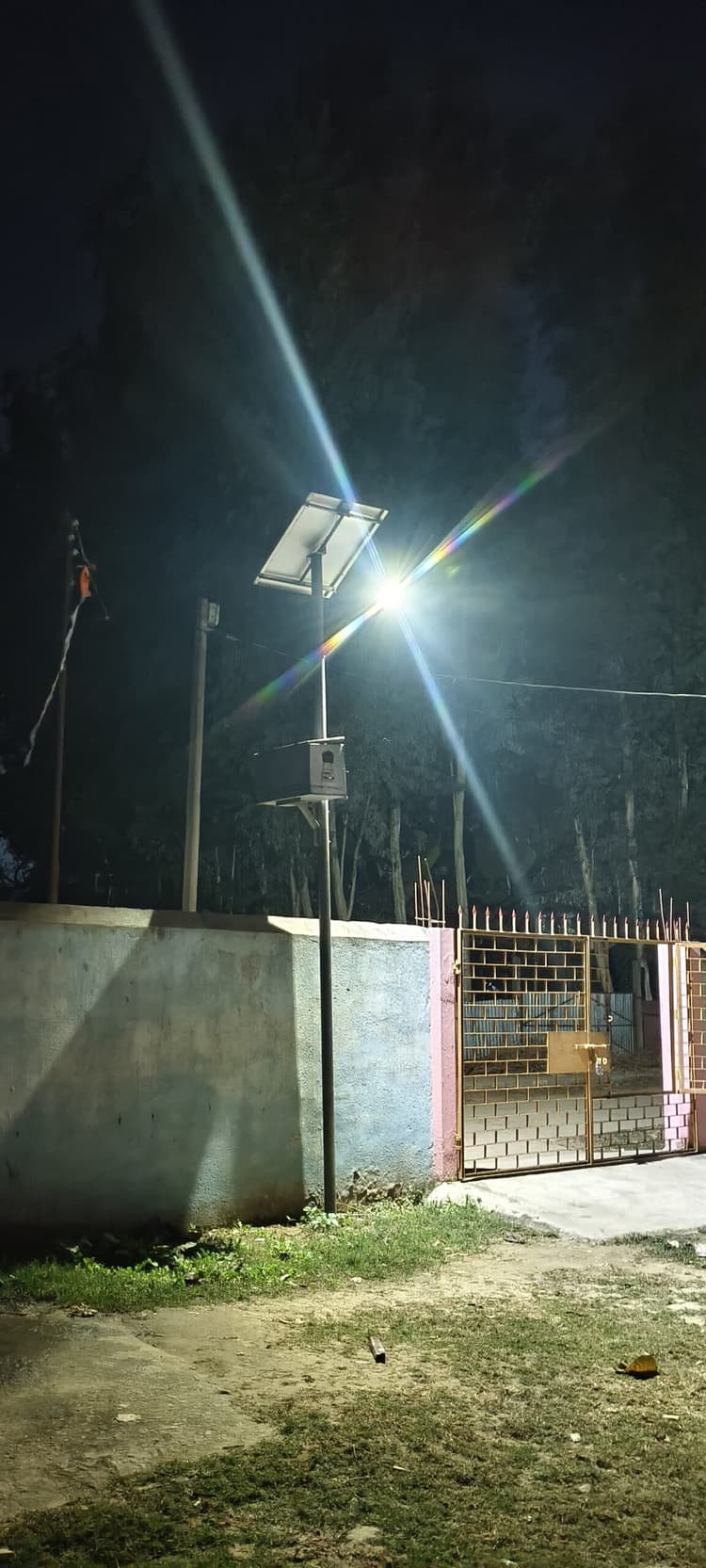 सोलर लाइट खराब रहने से ग्रामीणों को नहीं मिल रहा कोई लाभ