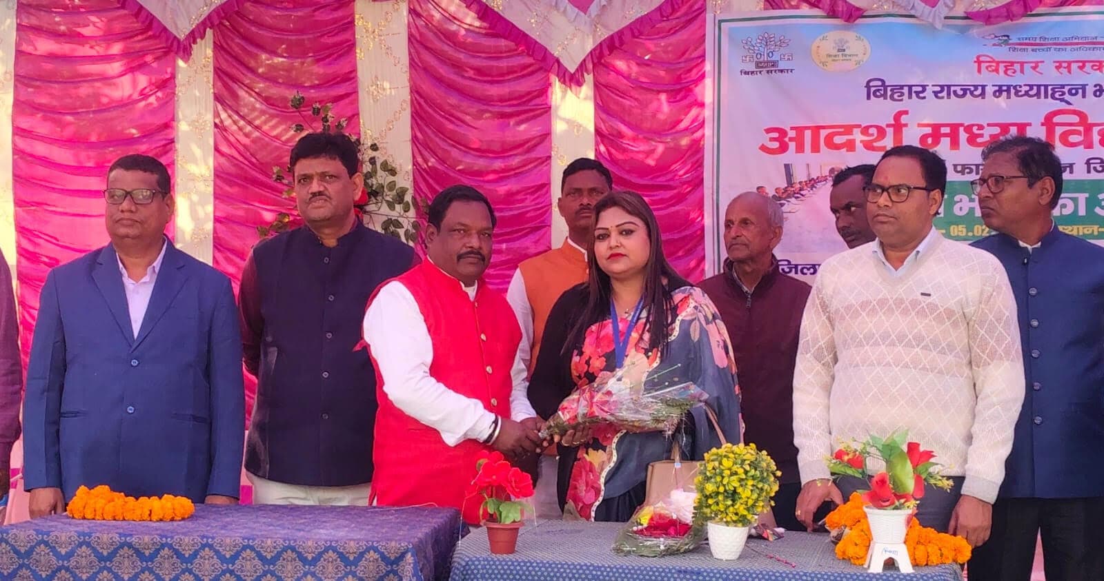 मध्य विद्यालय में तिथि भोज का आयोजन