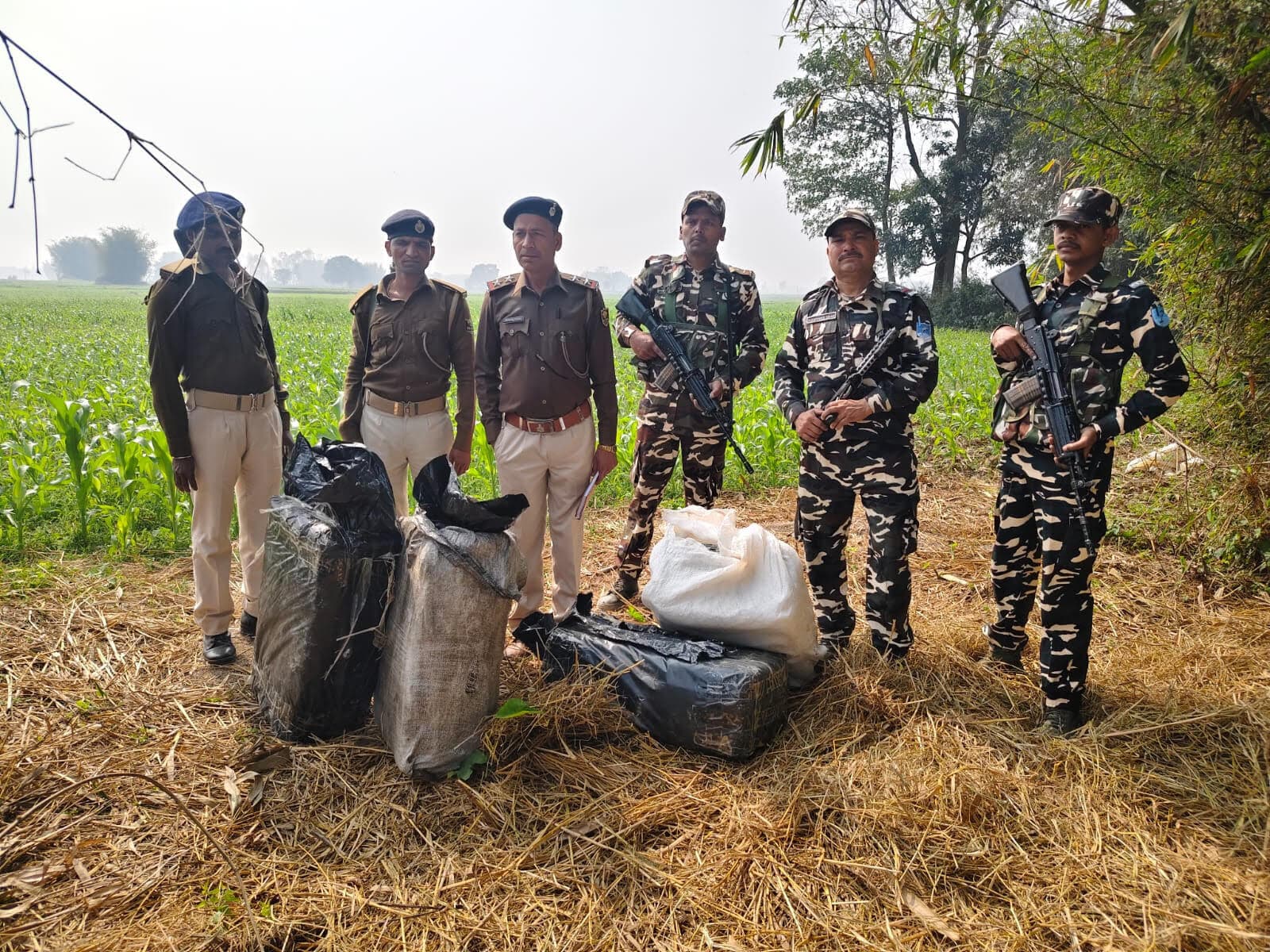 123 किलो गांजा जब्त, तस्कर फरार