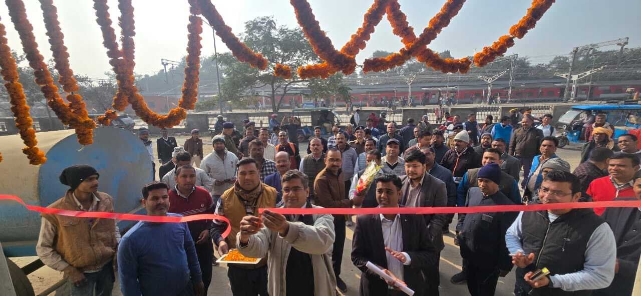 अमृत भारत स्टेशन योजना के अंतर्गत चल रहे निर्माण कार्यों का डीआरएम ने किया निरीक्षण