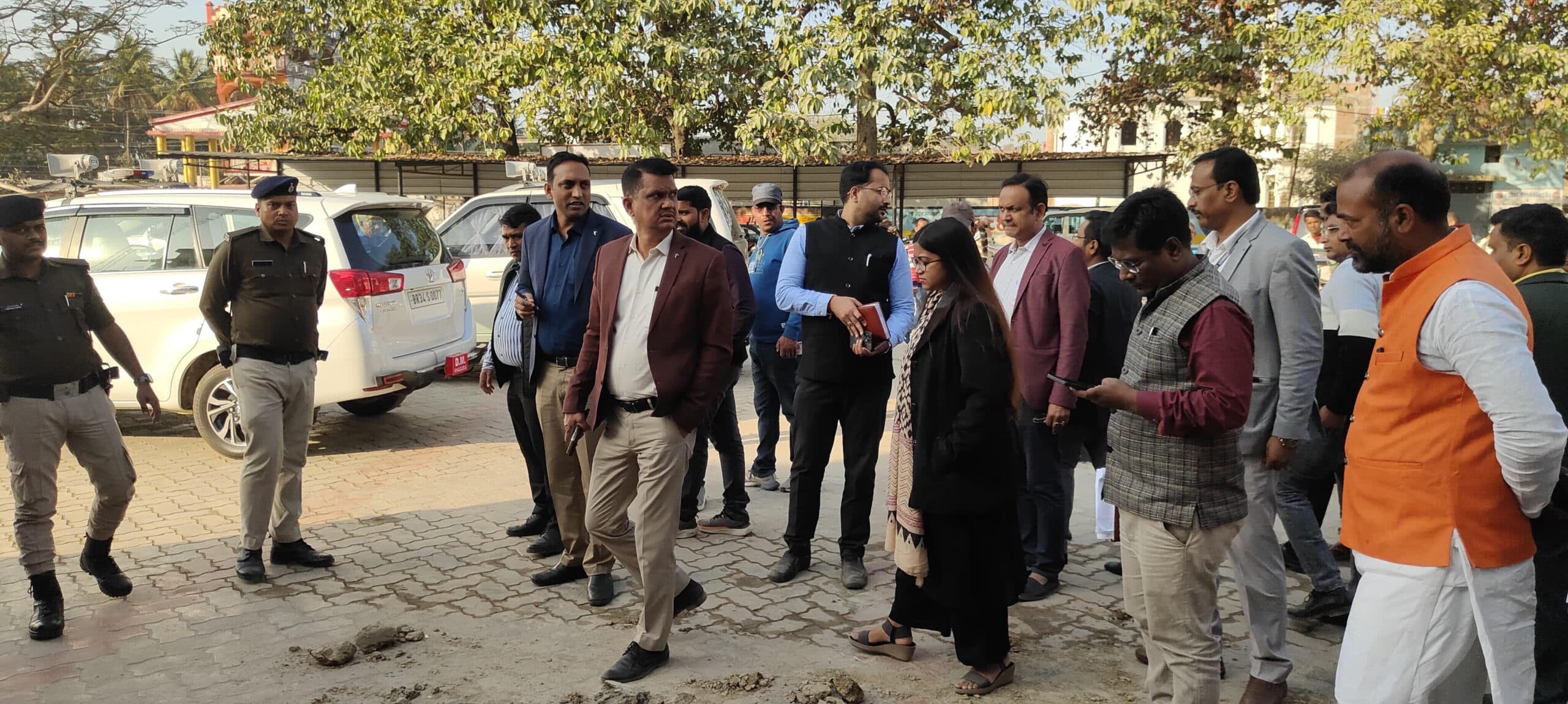 डीएम ने किया कार्यालय का निरीक्षण