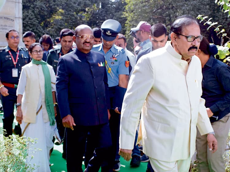 लोकतांत्रिक अधिकारों की रक्षा के लिए राज्य सरकार प्रतिबद्ध : राज्यपाल