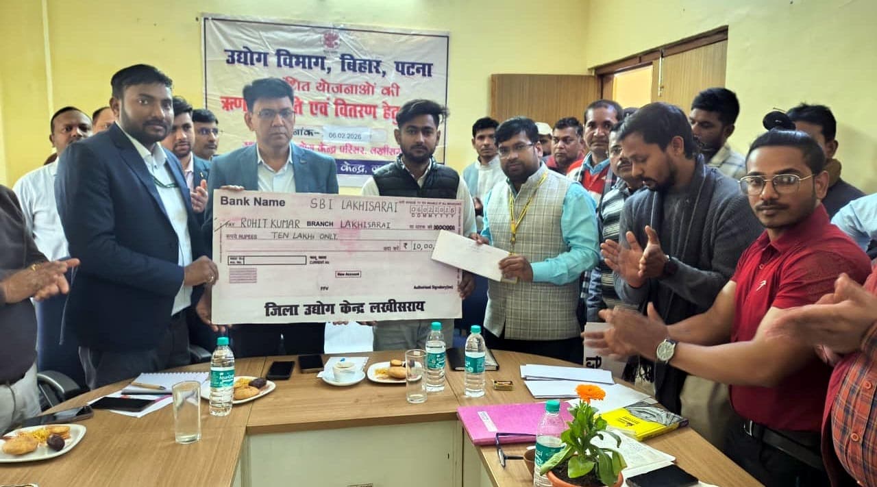 नौ लाभार्थियों के बीच 31 लाख ऋण वितरित