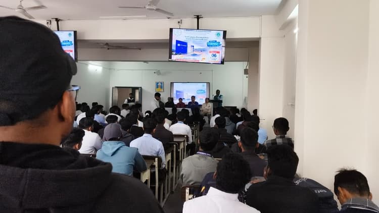 कैंपस ड्राइव से विद्यार्थियों को मिलते हैं बेहतर रोजगार के अवसर