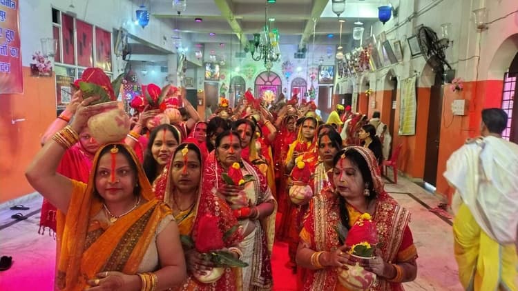 मंगल कलश शोभायात्रा के साथ 10 दिवसीय शिव महापुराण कथा आरंभ